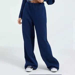 Good American Jeanius Wide-Leg Sweatpants